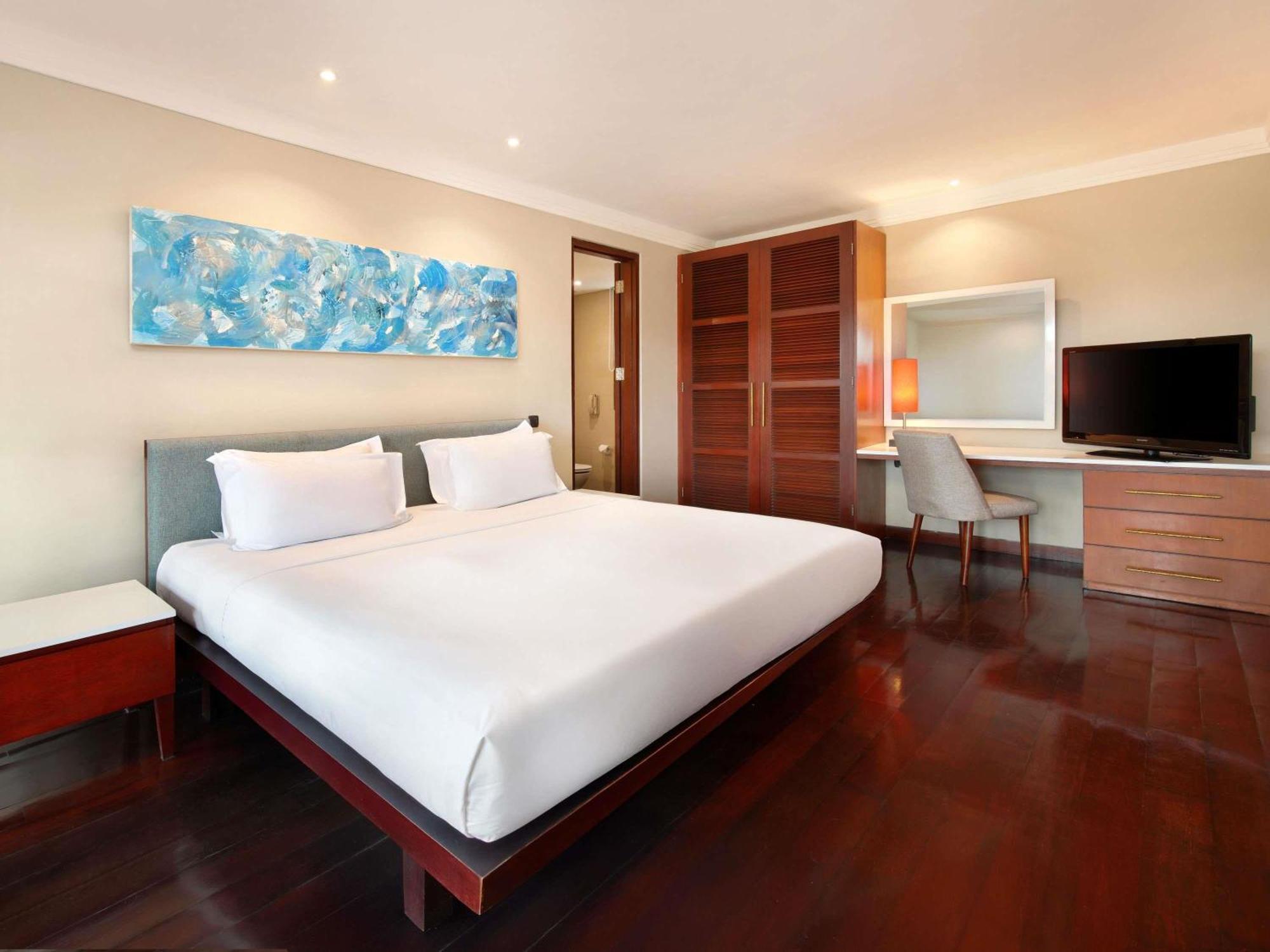 Four-Bedroom Apartment with Balcony
